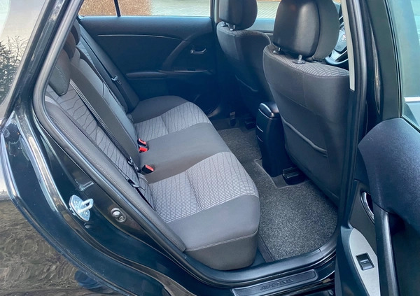 Toyota Avensis cena 33500 przebieg: 219000, rok produkcji 2011 z Warszawa małe 781